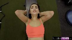 Namorada peituda fodida olivia nova durante treino